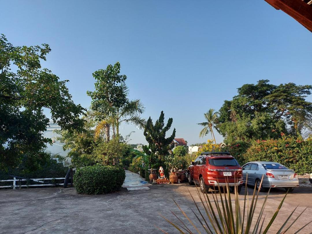 Scenic Riverside Resort Kamphaeng Phet Exterior foto